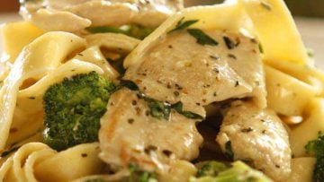 chicken and broccoli pasta alfredo