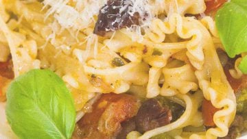 curly-fettucini-recipe with olives