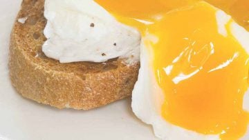 How to poach an egg