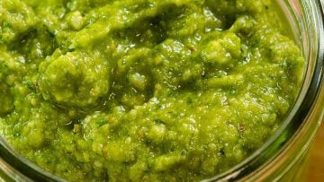 How to make pesto
