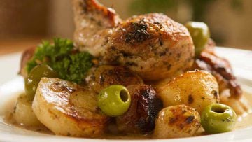 Sicilian chicken recipe with green olives and potatoes
