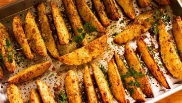 Baked Garlic and Parmesan Potato Wedges