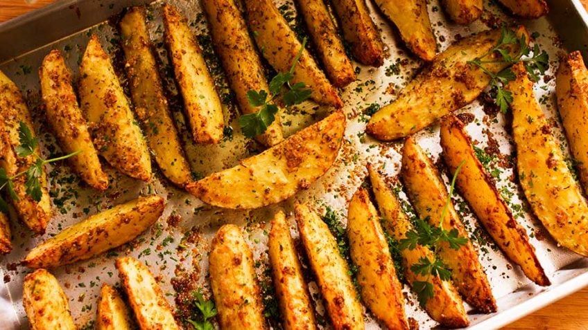 Baked Garlic and Parmesan Potato Wedges