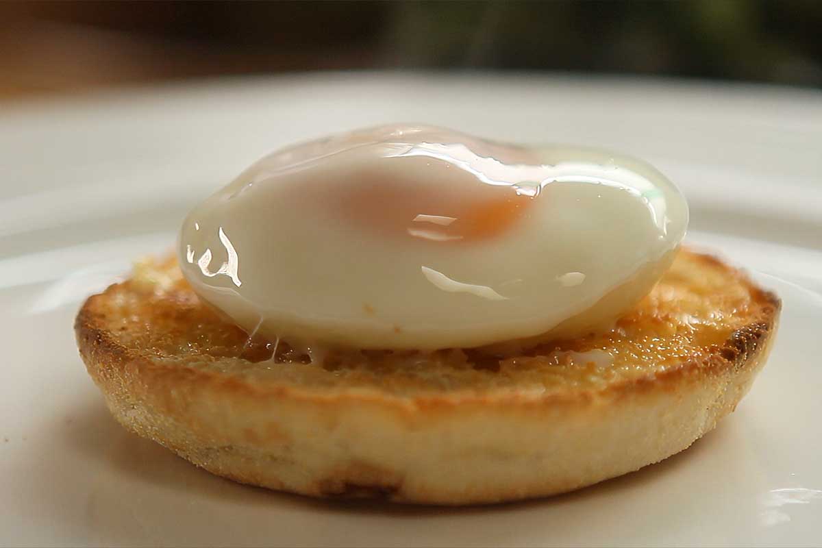 Quickest poached egg using a microwave