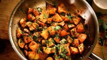 Spicy Garlic Potatoes The Lebanese Batata Harra