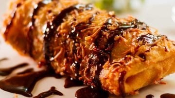 Chocolate and Banana Fried Spring Roll Simply Made in Heaven