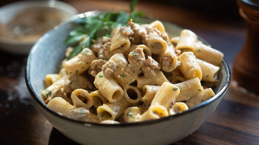 Craziest good creamy sausage pasta