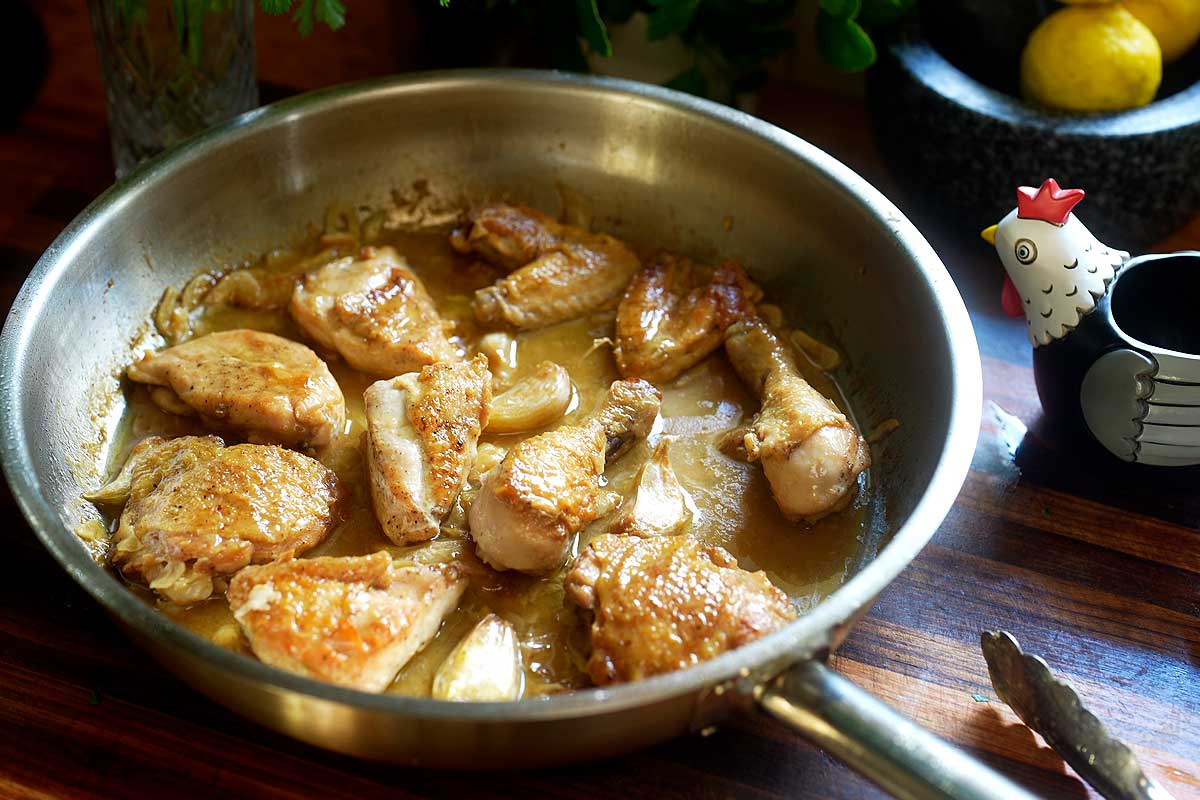 Wide shot of the whole pan of chicken finished ready to serve