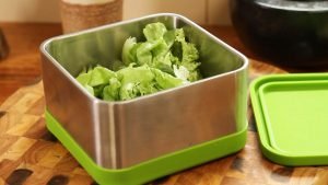 How to keep lettuce and greens longer