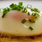 How to poach an egg using a microwave