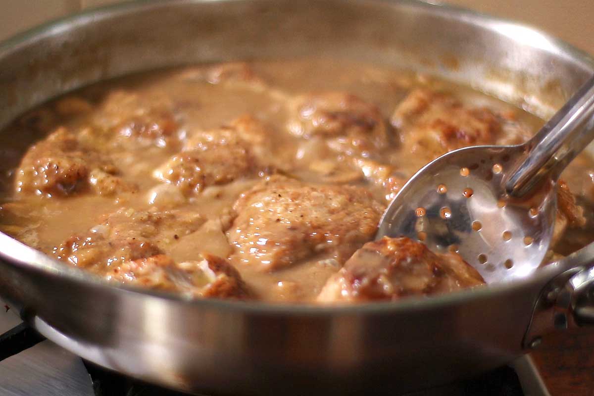 The sauce needs those few minutes to thicken properly around the cream