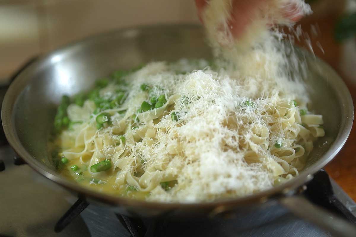 Spring pasta with cheese